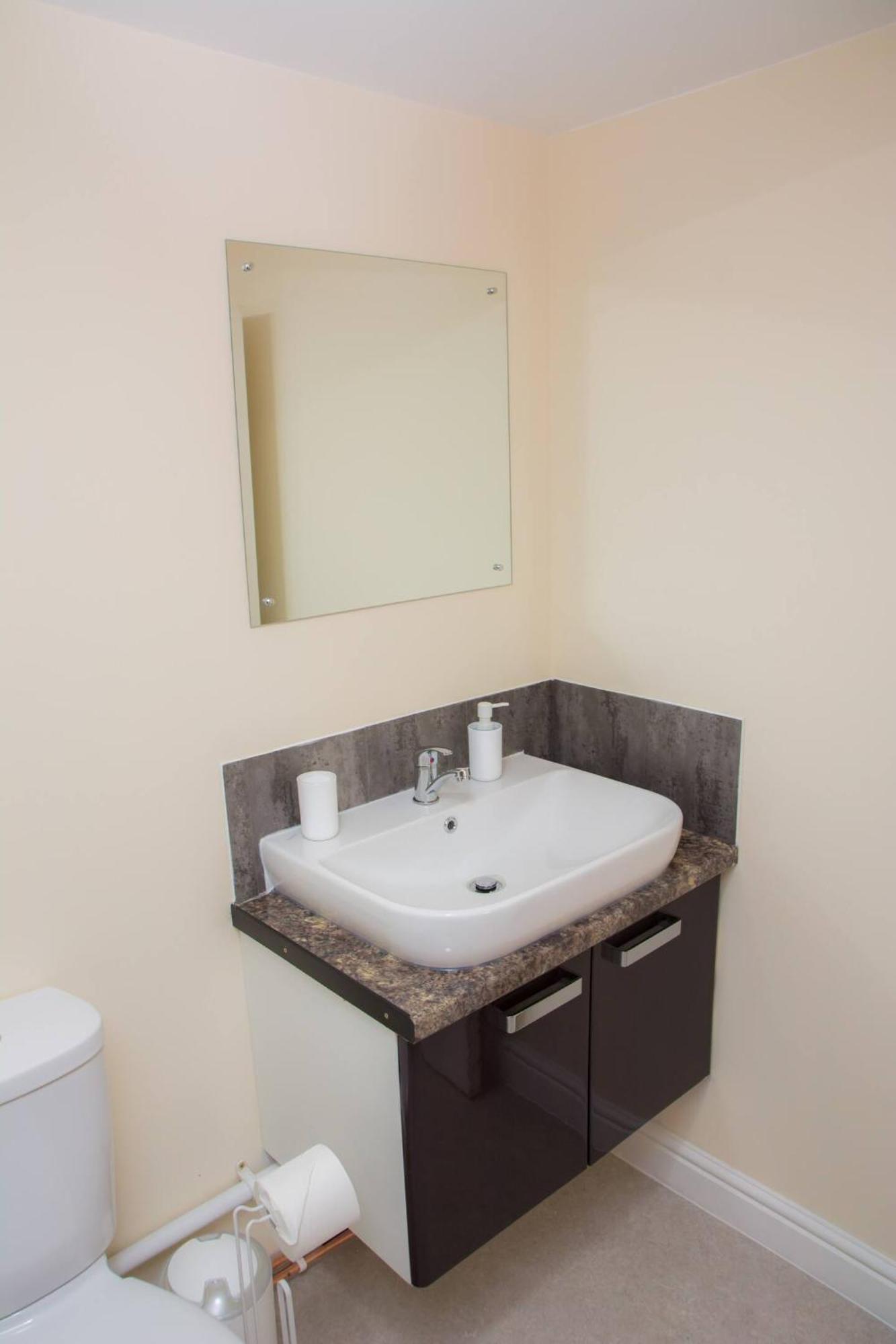 Orange Lilly In Stroud With Free Parking Apartment Exterior foto