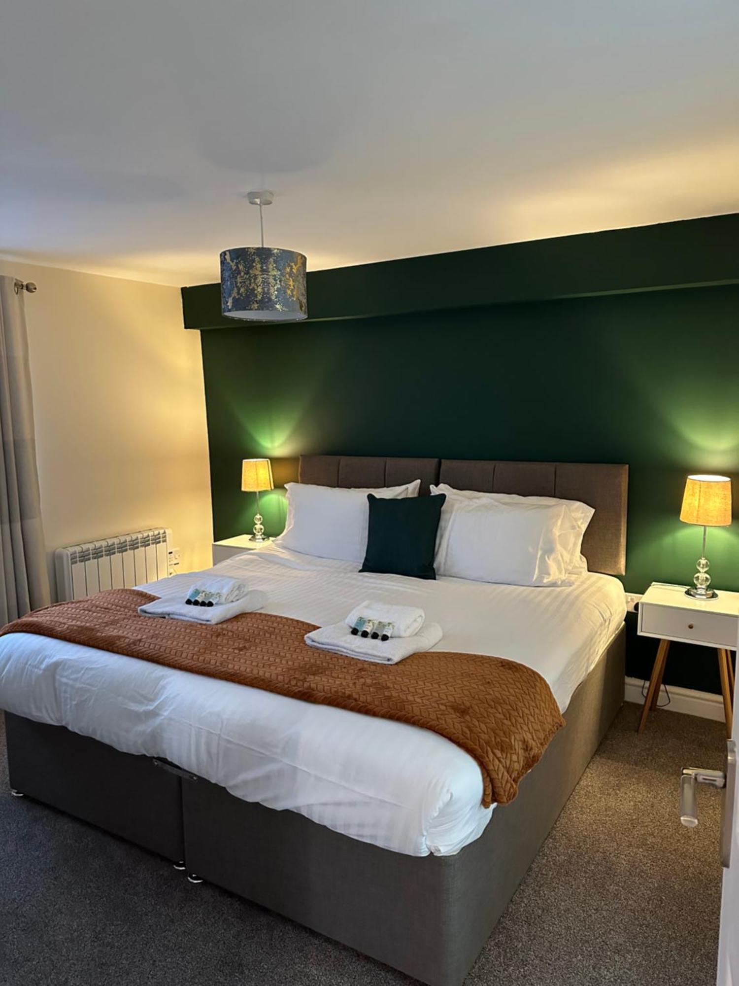 Orange Lilly In Stroud With Free Parking Apartment Exterior foto