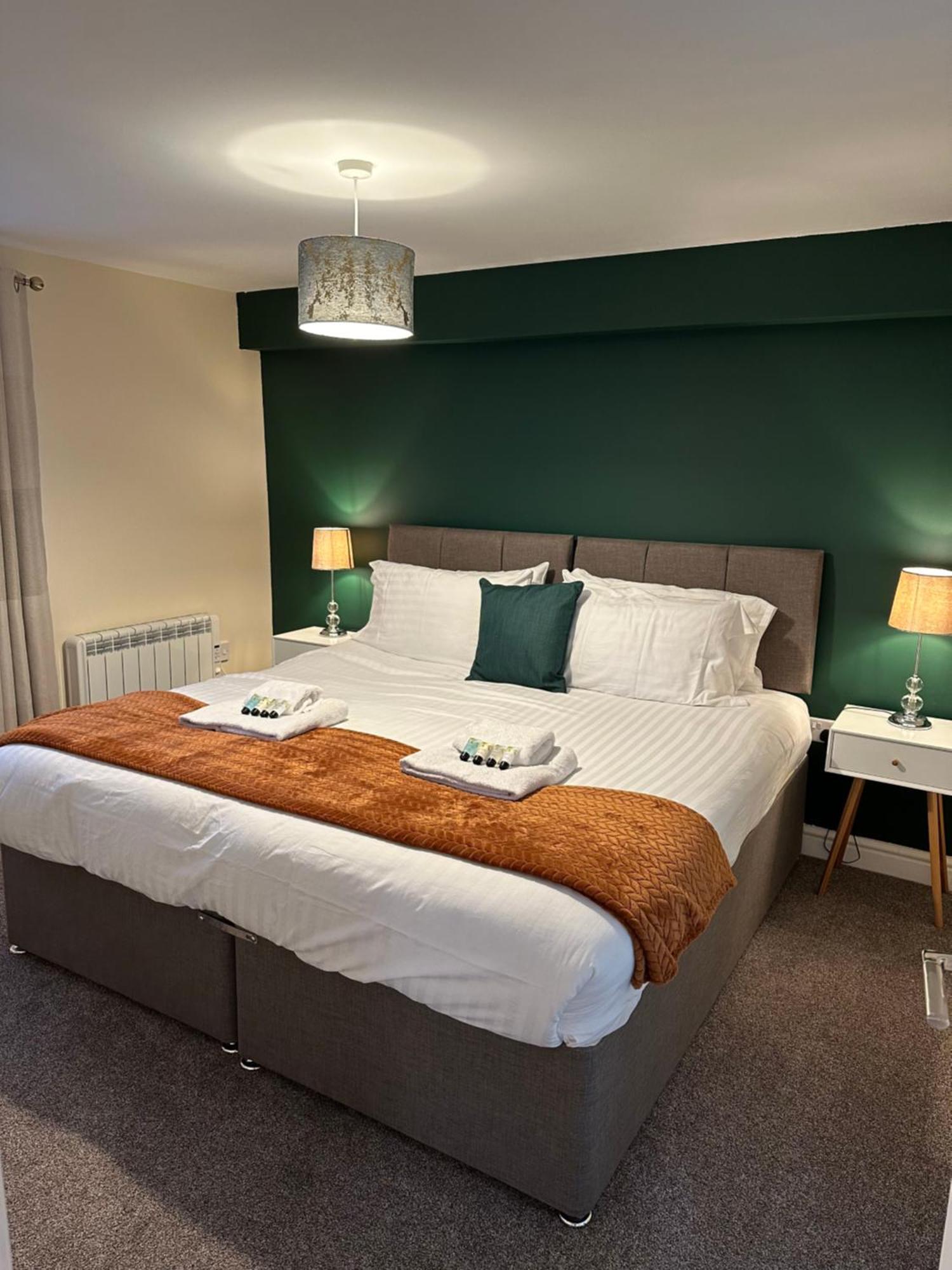 Orange Lilly In Stroud With Free Parking Apartment Exterior foto