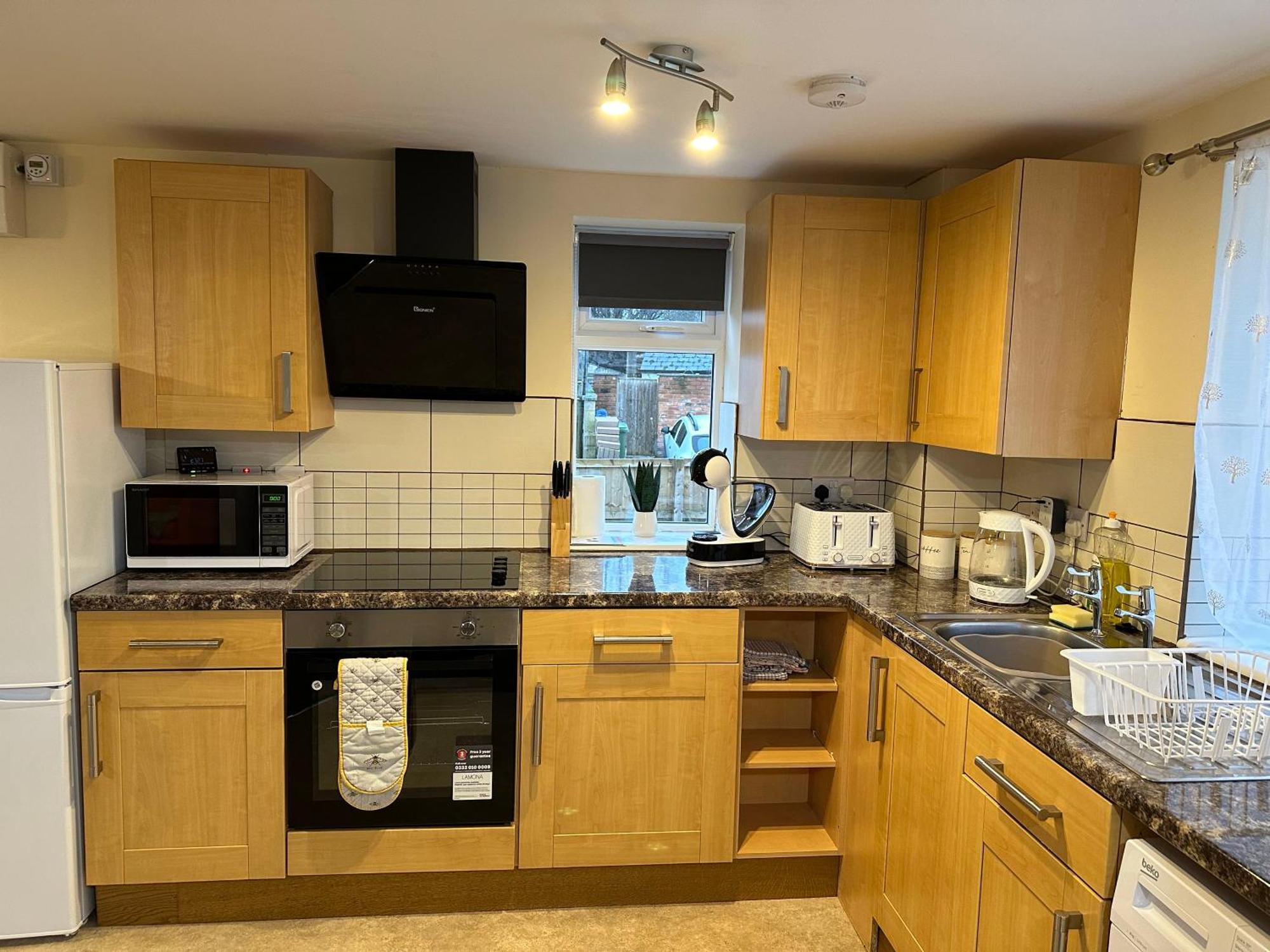 Orange Lilly In Stroud With Free Parking Apartment Exterior foto